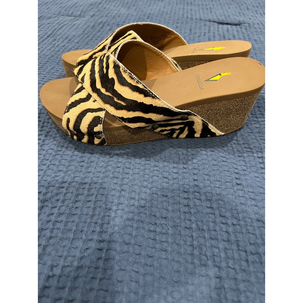 Volatile wedged sandals in size 9 black and beige  zebra